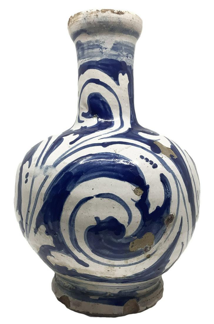 Caltagirone majolica bottle, white with cobalt blue (1 of 4)