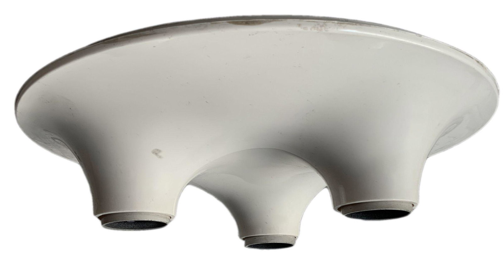 Artemis, Vico Magistretti design, Triteti model.: Artemis, Vico Magistretti design, Triteti model. Ceiling in white ABS. 70s. H cm Diameter cm 30. 7. Wear and tear.