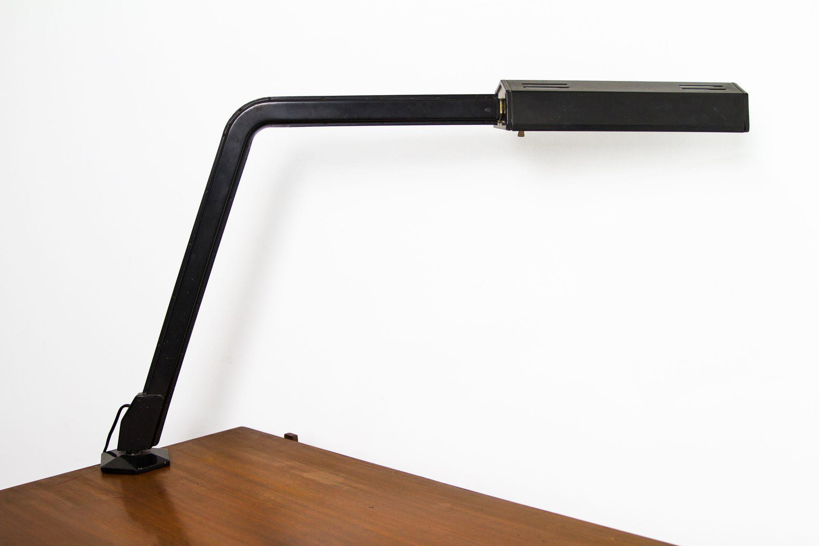 Olivetti, B.B.P.R., model Arco, table lamp in lacquered (1 of 7)