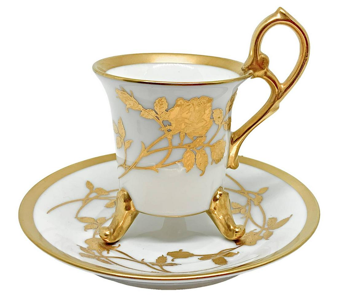 Tet-a-tet tea set in porcelain OHASHI, O.H.C. In white: Tet-a-tet tea set in porcelain OHASHI, O.H.C. In white porcelain with gold decoration. H 6,8 cm cup