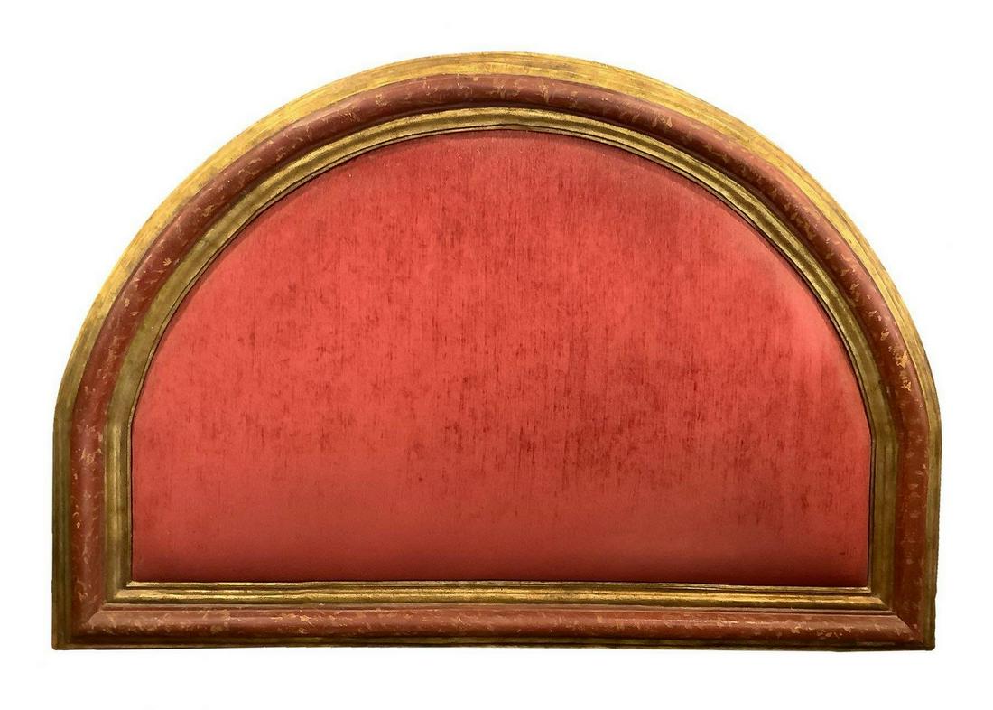 Headboard, XVI century: 150x220 cm Made with a half-moon frame lacquered in shades of mottled red and gold leaf