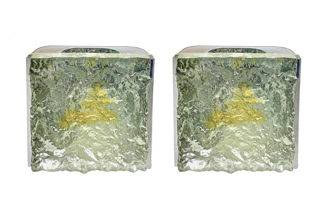 Pair of appliques, 70's: 23 cm x 23 cm x 7 cm Made in Murano in the Mazzega style. Square shape with chromed metal structure, thick glass diffuser with inclusions of glass paste in shades of amber. Surface with iced finish. S