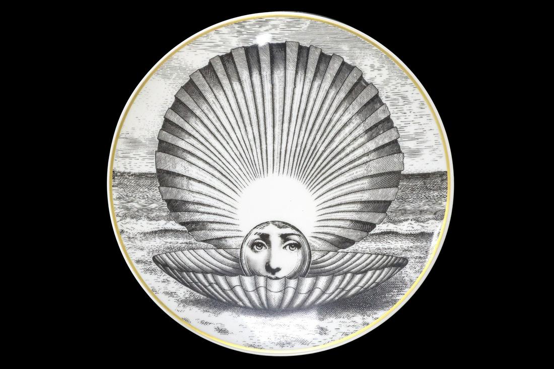 Piero Fornasetti - Decorative Porcelain plate: Themes and Variations, motif 14, for Rosenthal (1 of 2)