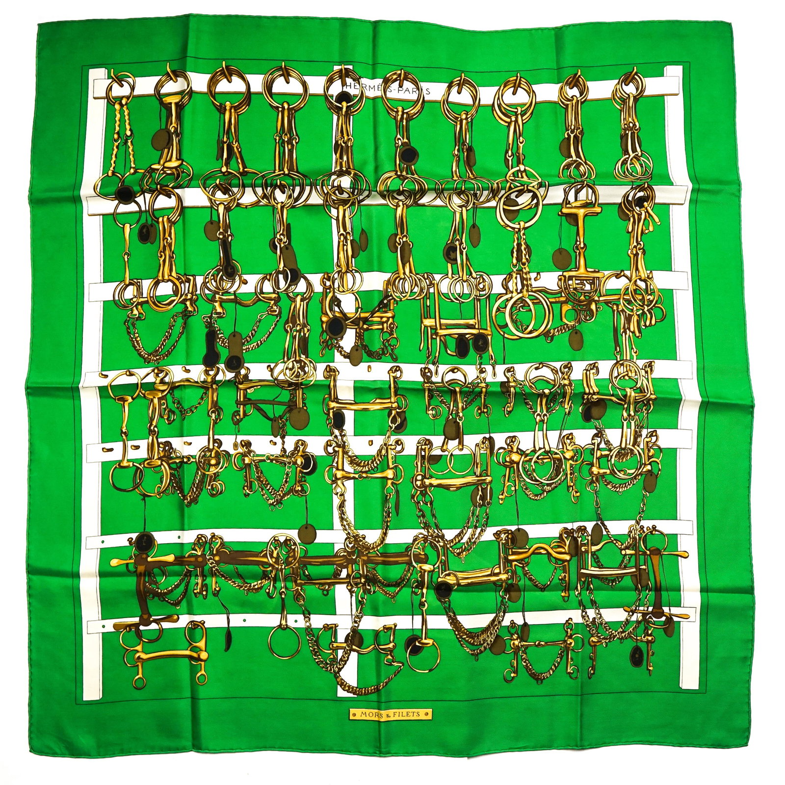 Hermes - Mors & Filets - 90 cm Silk Scarf - Green -: Hermes - Mors & Filets - 90 cm Silk Scarf - Green - Horsebit Chains Color: Green - Gold - White Material: Silk ------------------------------------------------------------ Details: - horsebit chain de