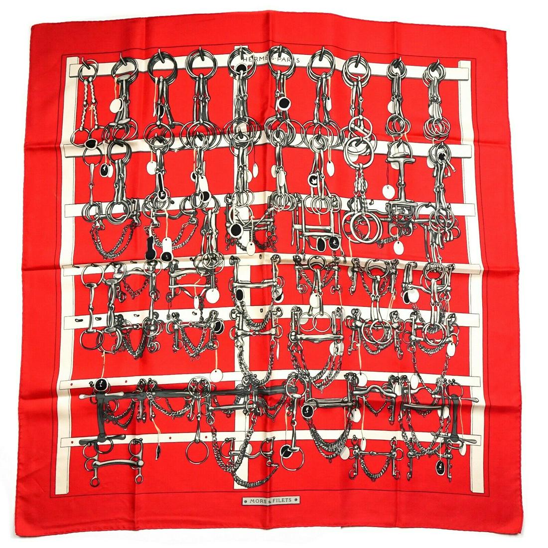 Hermes - Mors & Filets - 90 cm Silk Scarf - Red -: Hermes - Mors & Filets - 90 cm Silk Scarf - Green - Horsebit Chains Color: Red - Silver - White Material: Silk ------------------------------------------------------------ Details: - horsebit chain de