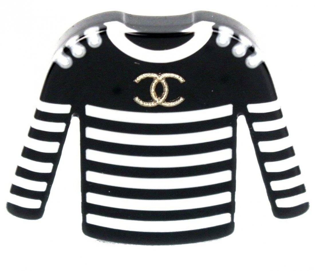 Chanel - 2018 - Striped Sweater Brooch Pin - CC Logo: Chanel - 2018 - Sweater Brooch Pin - CC Logo - Pearl Black & White Stripes - New Color: Black, White Material: Resin ------------------------------------------------------------ Details: - CC logo - p