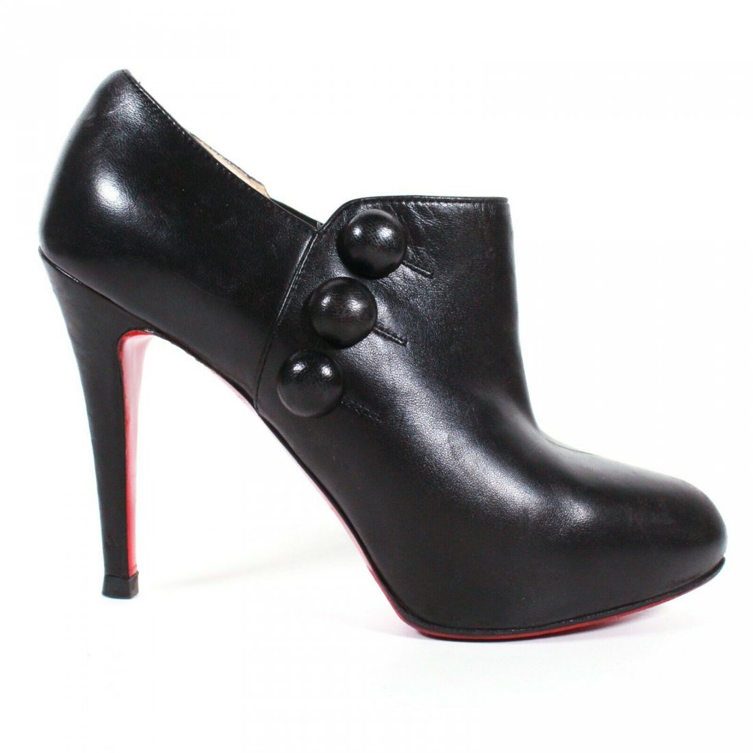 Christian Louboutin - Leather Heeled Booties - US 6: Christian Louboutin - Black Patent Leather Heeled Booties - 3 Buttons- 36 - US 6 Size: US 6 - 36 Color: Black Material: Patent Leather ------------------------------------------------------------ Deta