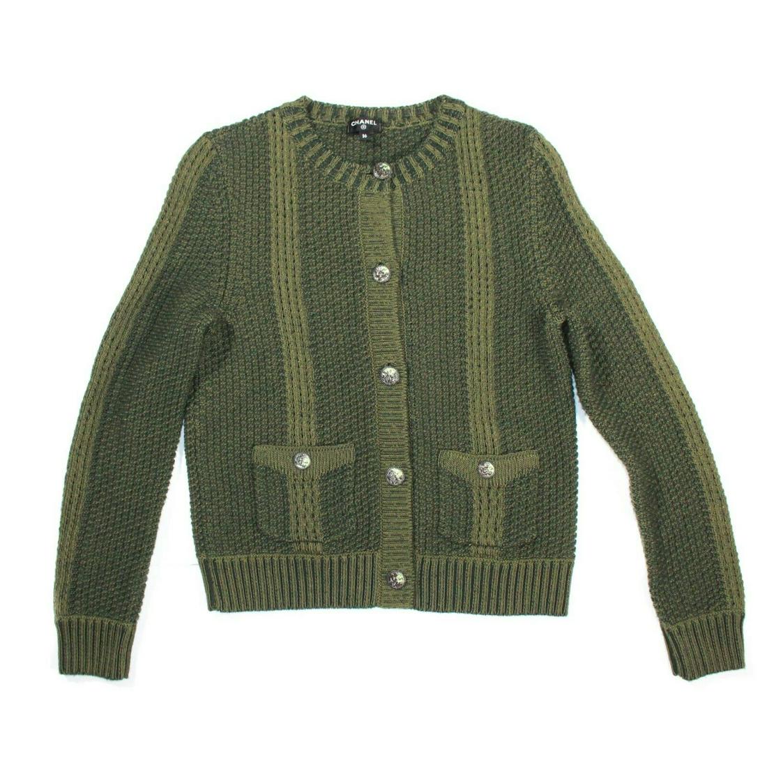 Chanel - 2017 Cruise - Two-Pocket Knit Cardigan CC: Chanel - 2017 Cruise - Two-Pocket Knit Cardigan CC Sweater Color: Green Size: US 4 - FR 36 Material: 72% wool, 28% paper ------------------------------------------------------------ Details: - two-ton