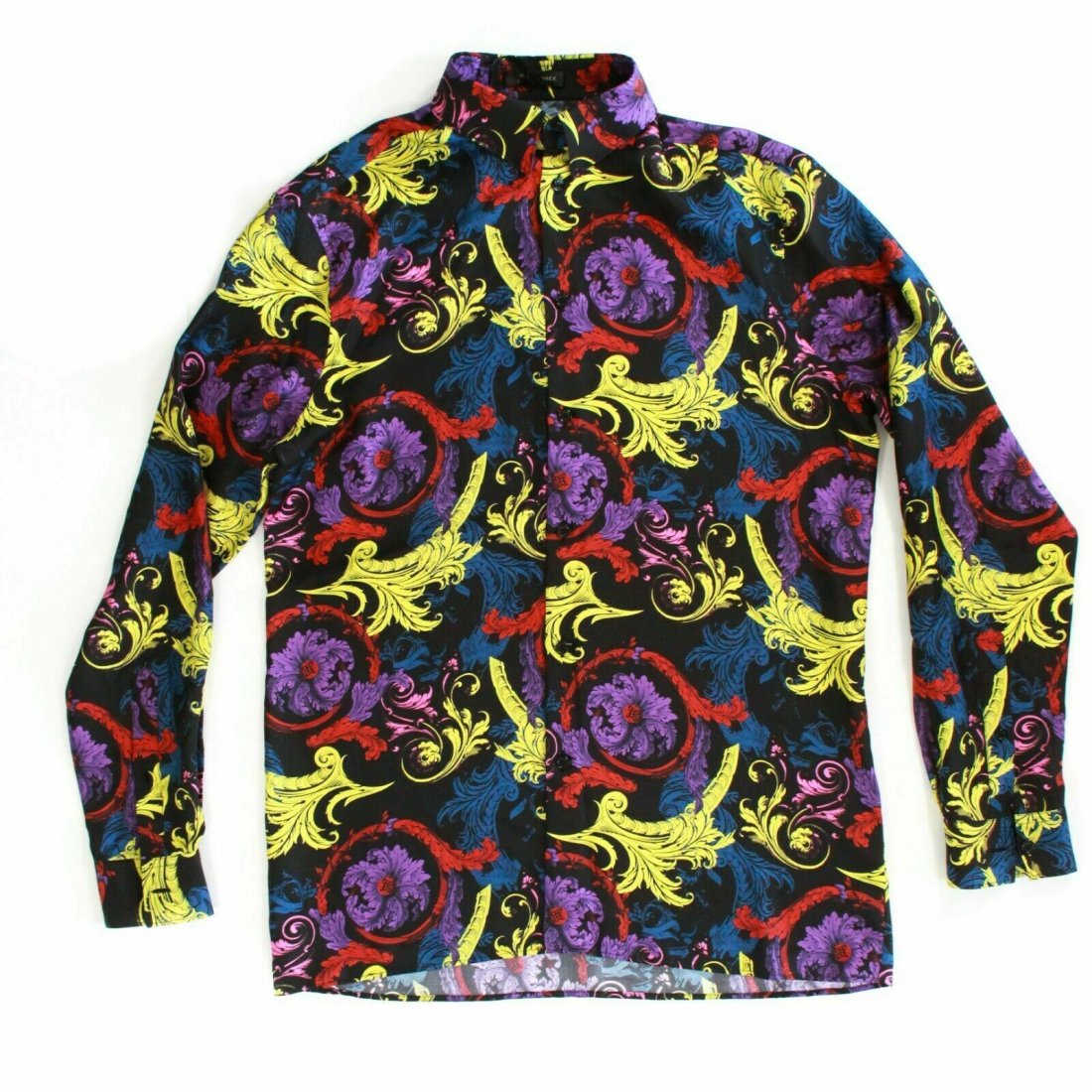 Versace - Long Sleeve Floral Button Down Silk Shirt - M: Versace - Long Sleeve Floral Button Down Color: Multi-colored - Black Material: 100% Silk Size: IT 39 - Medium - M ------------------------------------------------------------ Details: - collared - it