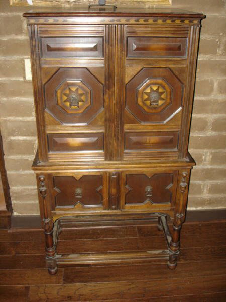 1930's Electrola RCA Radiola: One of the first electric radio and phonograph combinations