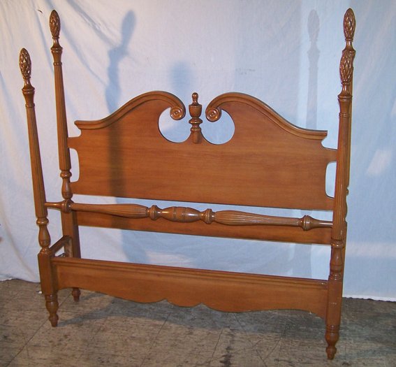 14 Maple Full Size Pineapple Poster Bed