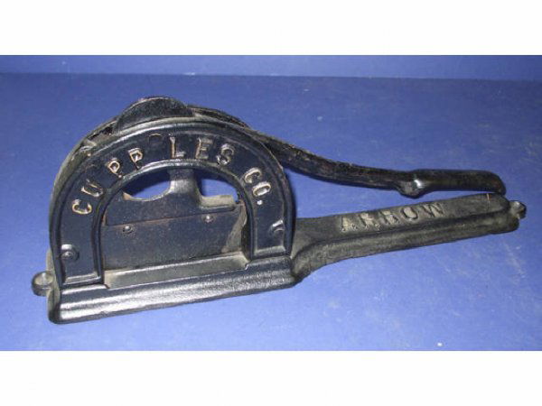 Cast Iron Tobacco Cutter: A good Cupples Co. cast iron tobacco cutter. Arrow model. In excellent condition.