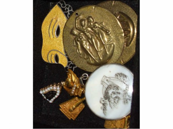 Large Lot of Vintage Estate Jewelry Items - 6