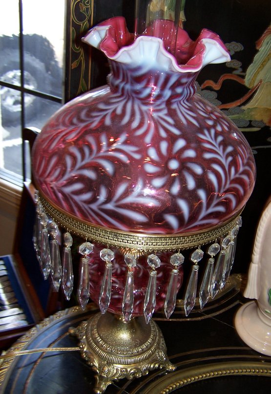 Fenton Daisey & Fern Cranberry Lamp - 3