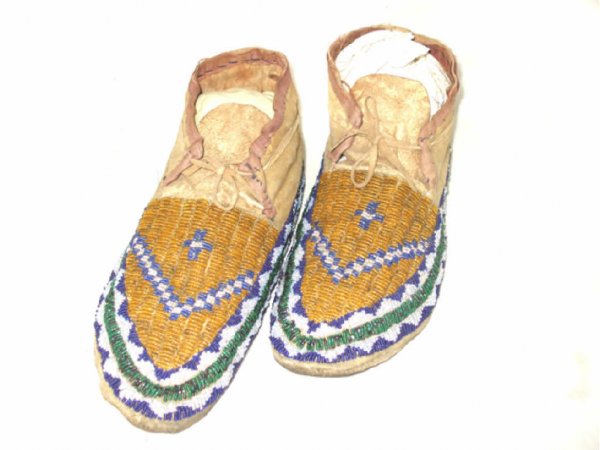 Fine PLAINS INDIAN Antique Moccasins