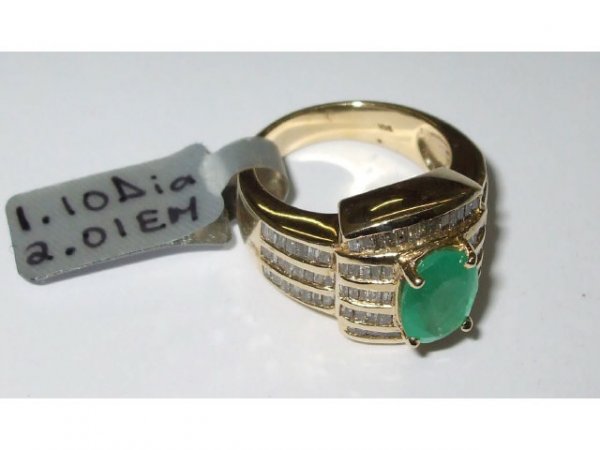 Fine Emerald & Diamond Ring