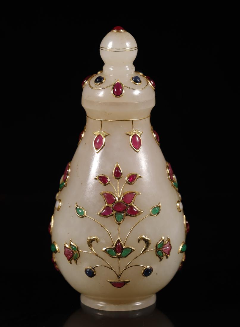 清代 痕都斯坦嵌宝石玉瓶
 (1 of 8)