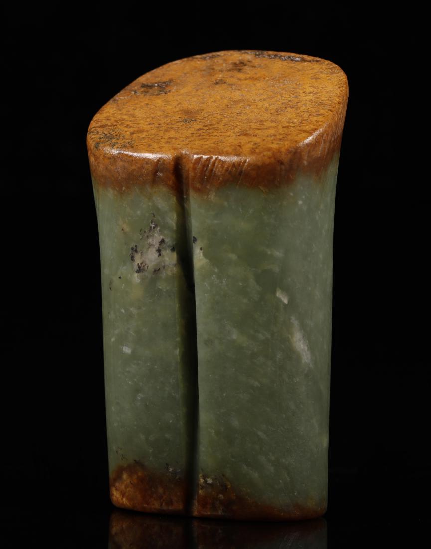 Jade in Horseshoe shape from HongShan Culture (1 of 8)