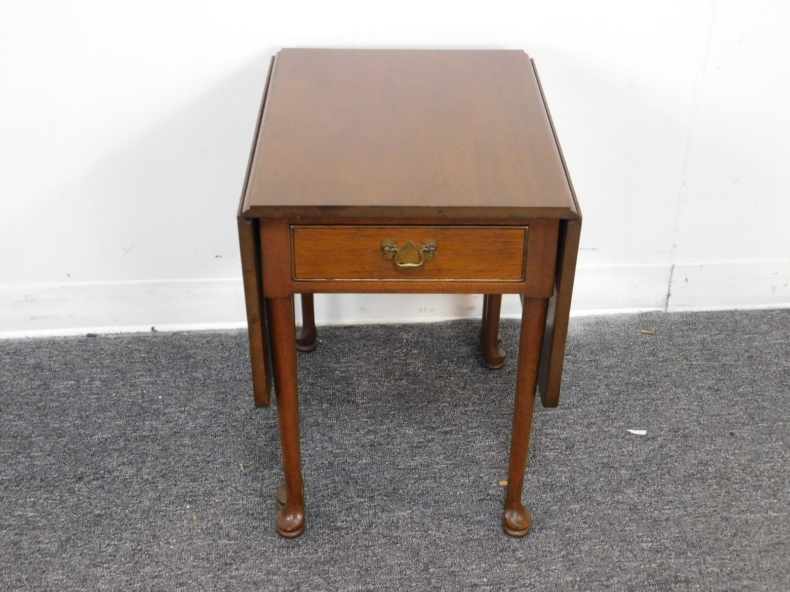 Biggs Miniature Mahogany Queen Anne Dropleaf Table: Biggs Miniature Mahogany Queen Anne Dropleaf Table, 20''H x 20''D x 15''W Closed and 36''Open, Six Legs, Fantastic condition