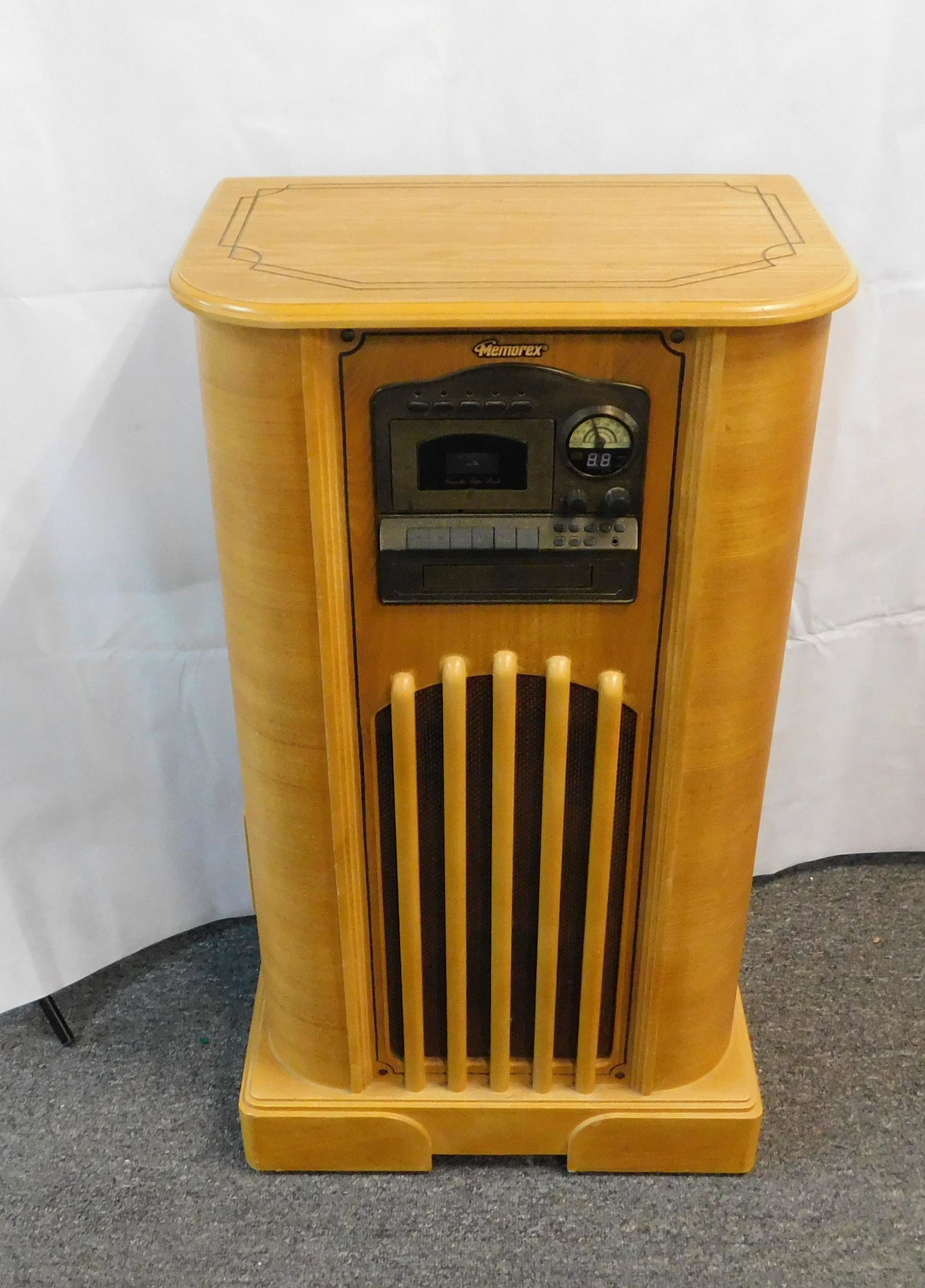 Memorex Stereo w/ Radio, CD, Cassette & Turn Table: Memorex Stereo w/ Radio, CD, Cassette & Turn Table in good working condition, 36.5''H x 20.5''W x 13.5''D