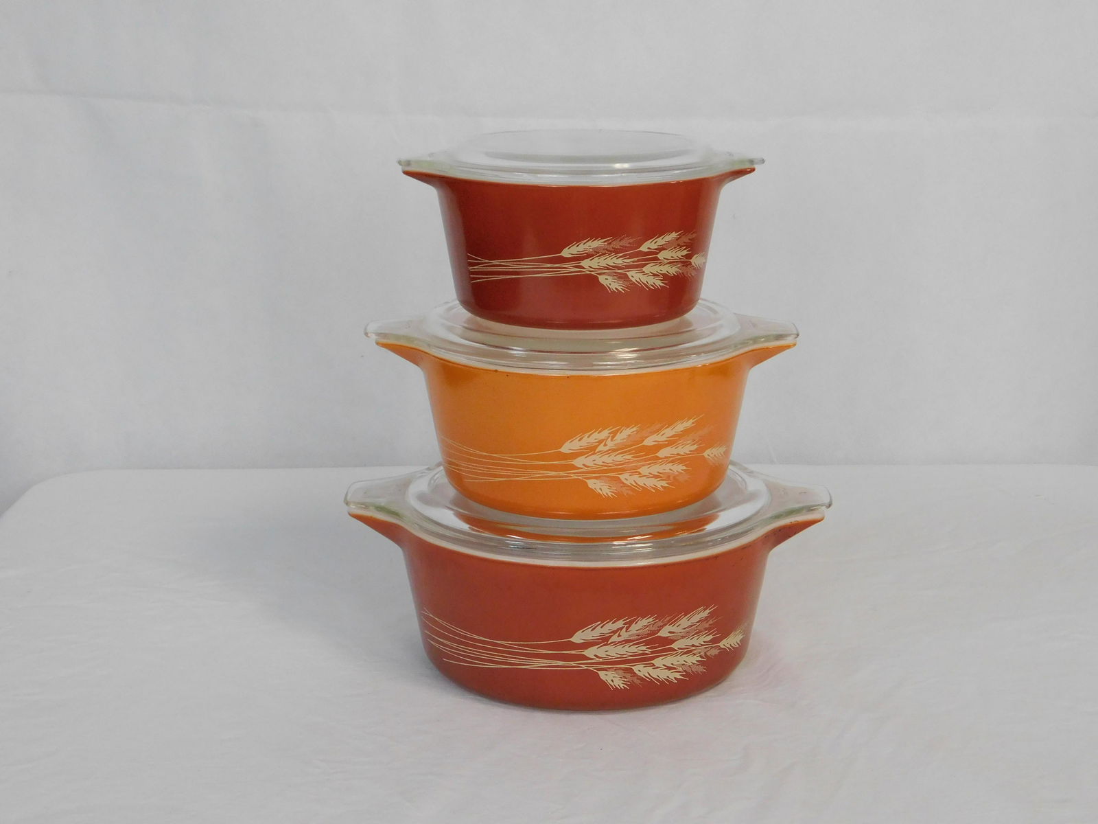 Pyrex Wheat Pattern Set of Graduated Mixing Bowls (1 of 3)