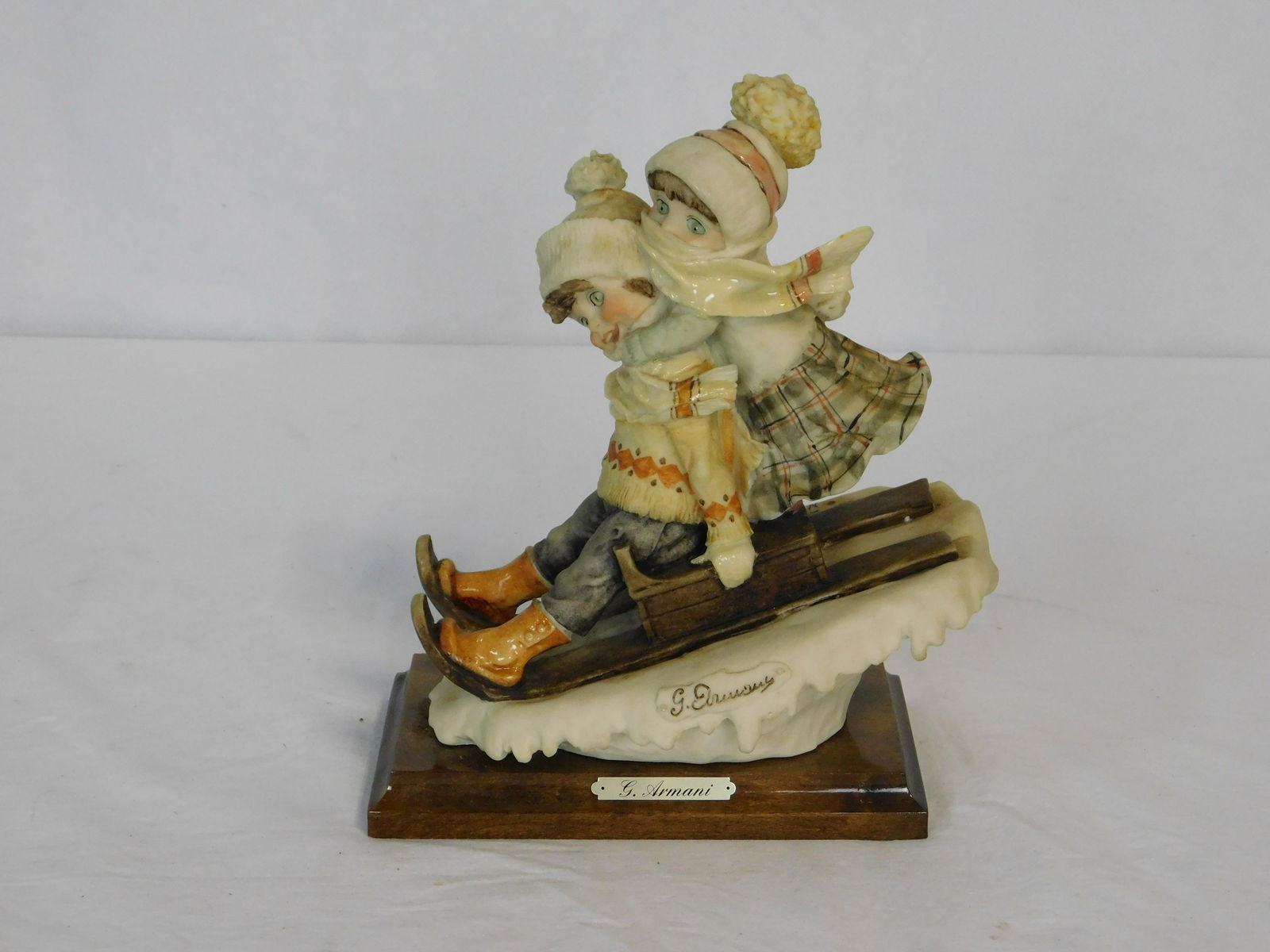 Giuseppe Armani Capodimonte Children Sledding Figu (1 of 7)