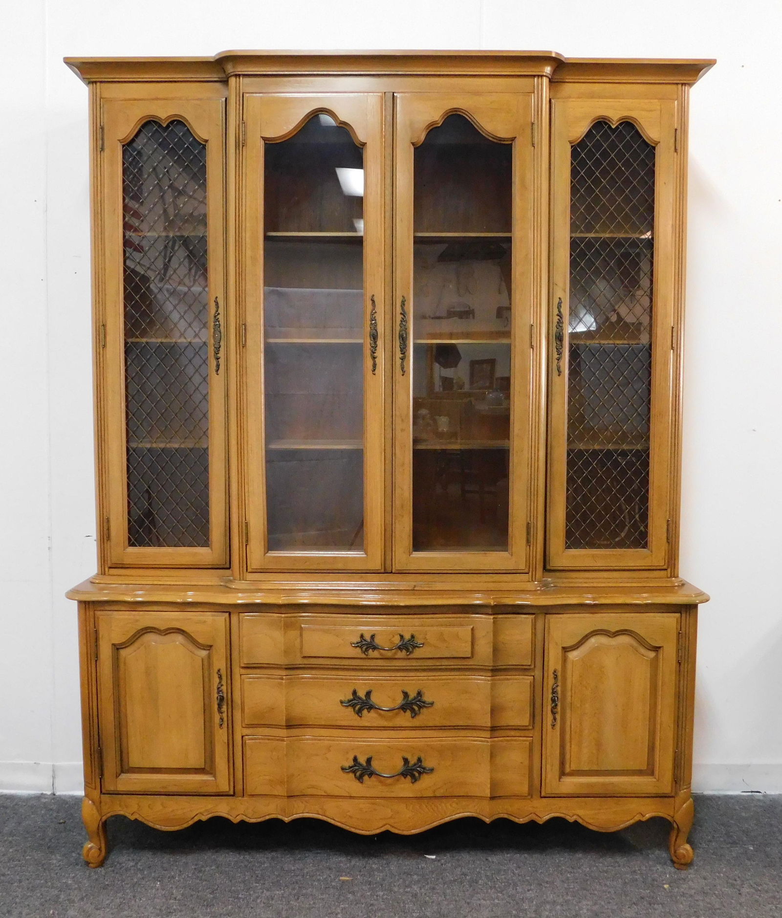 Thomasville French Provincial China Cabinet (1 of 2)