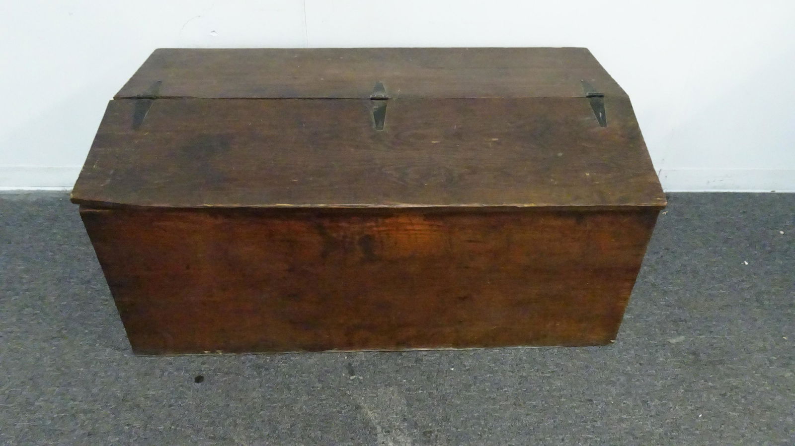 Primitive Antique Handcrafted Pine Grain Bin: Primitive Antique Handcrafted Pine Grain Bin with Lift top. 23"H x 48"W x 25"D in good condition. All one board construction,