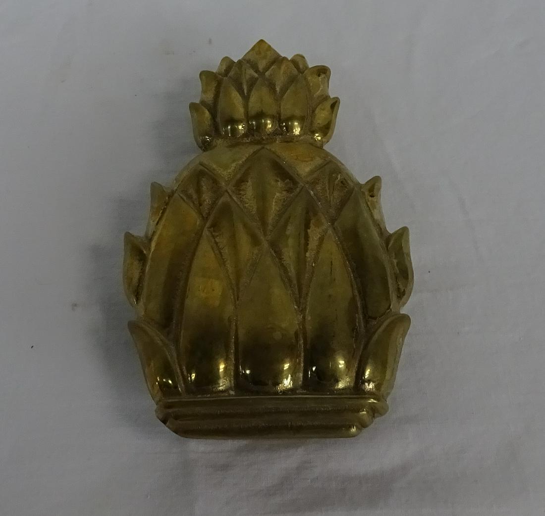 Virginia Metalcrafters Newport 4022 Doorknocker: Virginia Metalcrafters Newport #4022 Pineapple Doorknocker, brass, in good condition, 6.5'' x 4''