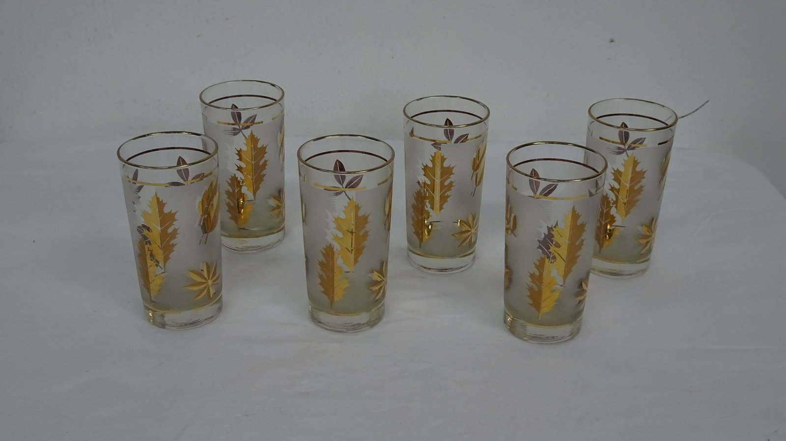 Mid Century Starlyte Frosted Gold Leaf Barware: Mid Century Starlyte Frosted Gold Leaf Barware Set of 6 Glasses in good condition. 5 1/2"H x 2 3/4"D