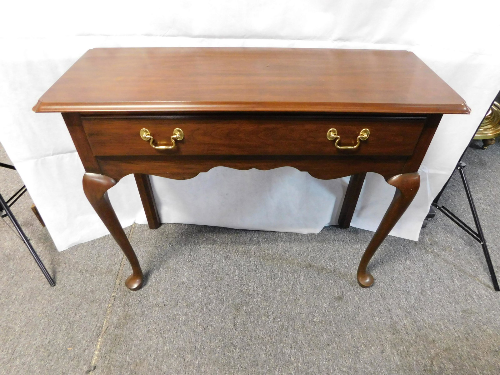 Henkel Harris Cherry Console Table with Drawer: Henkel Harris Cherry Console Table with Drawer in good condition, Brass hardware, dovetailed drawer, Burn in mark and label in drawer, High Quality Furniture, 29.5''H x 28''W x 14.5''D