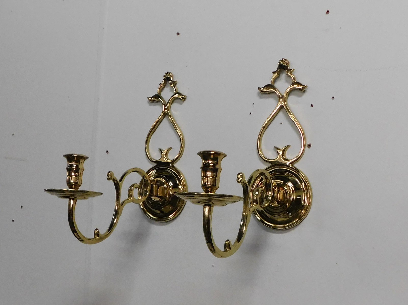 Pair of Virginia Metalcrafters Wall Sconces 16-3: Pair of Virginia Metalcrafters Wall Sconces 16-3 in good condition, 10.5''H