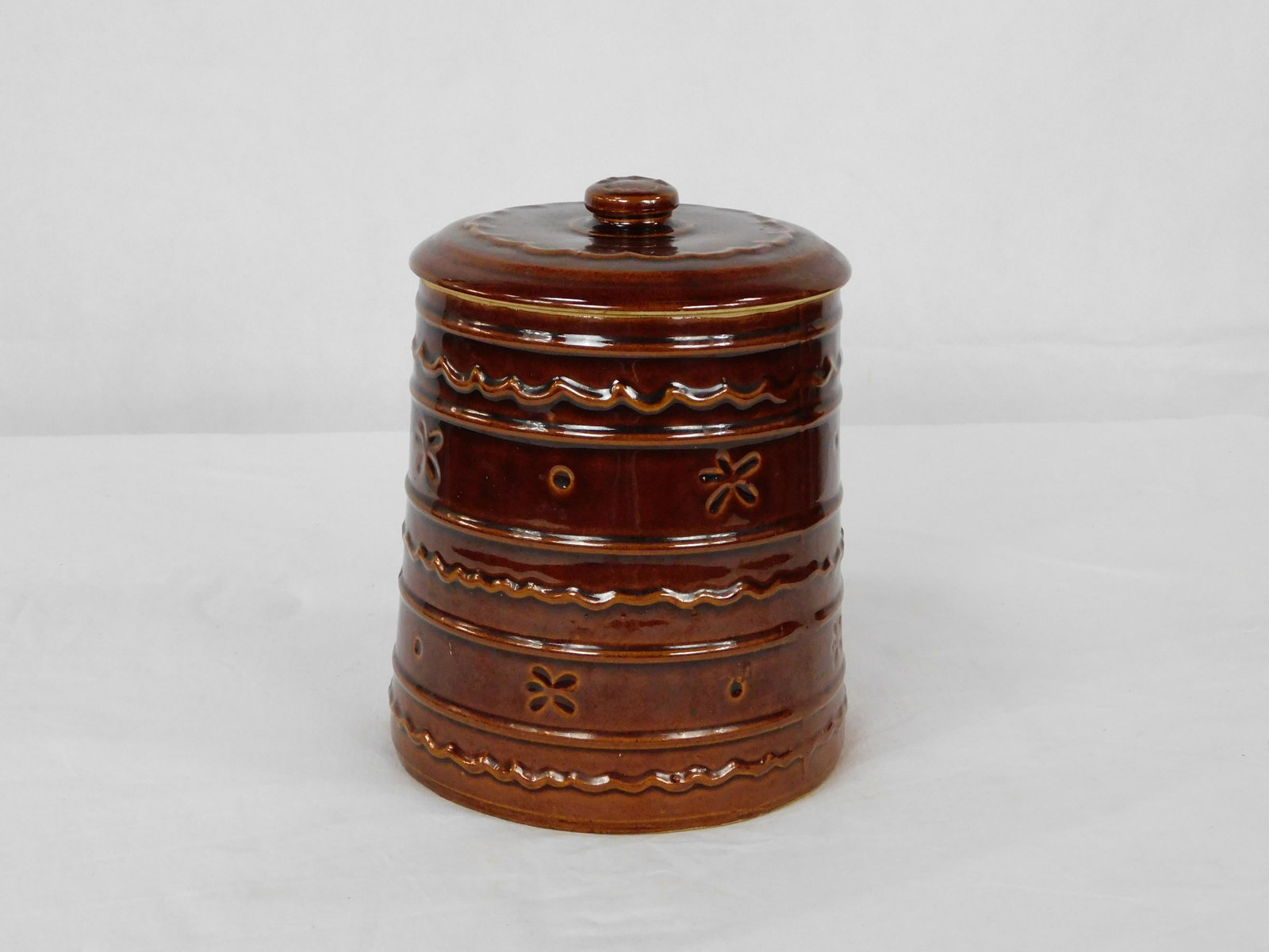 Mar Crest Cookie Jar: Mar Crest Cookie Jar in good condition, 9''H