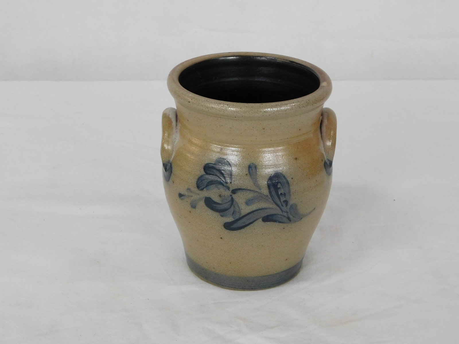 Rowe Pottery Works Crock: Rowe Pottery Works Crock in good condition, Double handled, Cobalt Design, 6''