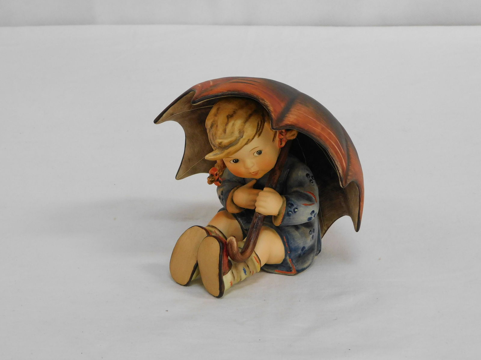 Hummel Umbrella Girl: Hummel Umbrella Girl in good condition, 152/0 B, 5''H, Marked Goebel W Germany