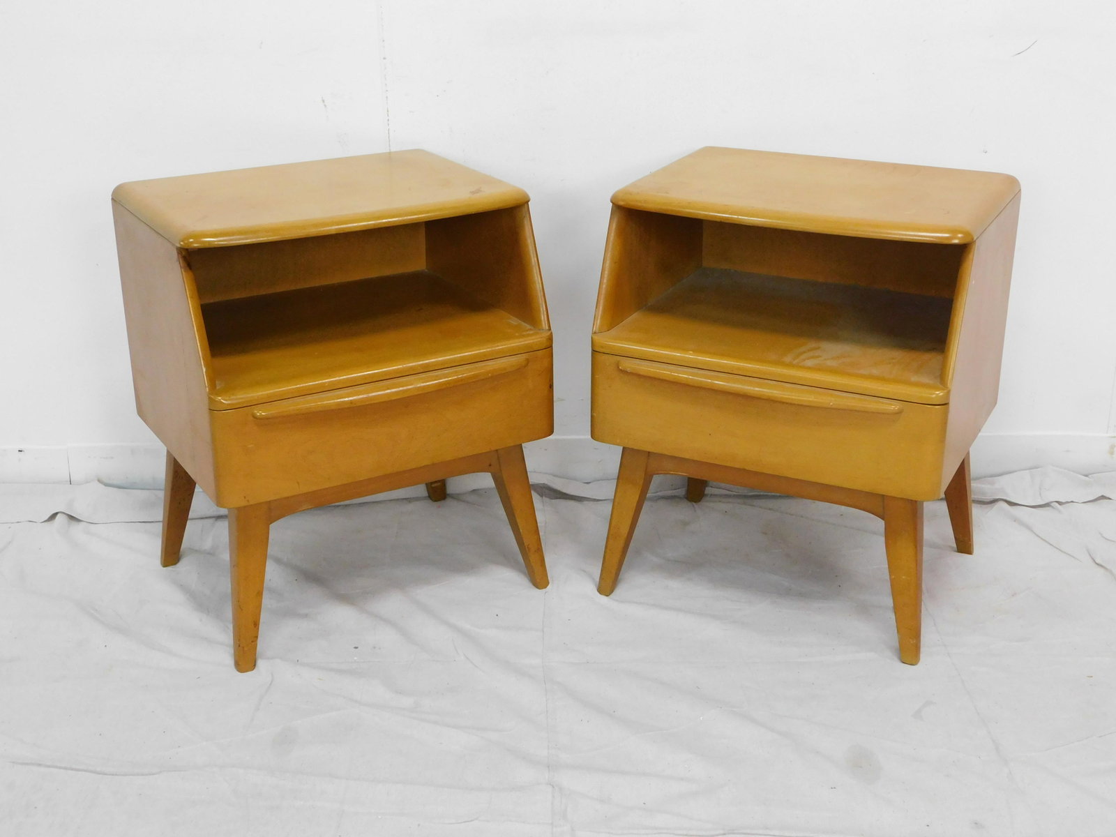 Mid Century Heywood Wakefield Pair of Nightstands: Mid Century Heywood Wakefield Pair of Nightstands in good condition, Marked inside of drawer, 24''H x 20''W x 17.5''D ***Auctioneer Note*** This is part of a bedroom suite, please check corresponding 