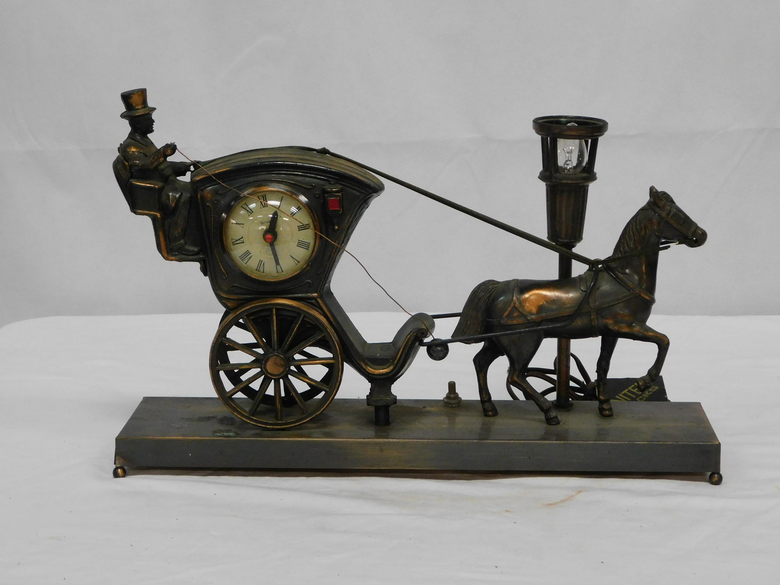 Vintage Metal United Carriage Clock With Light: Vintage Metal United Carriage Clock with Light. 10"H x 16"W x 4.5D light works, clock does not.