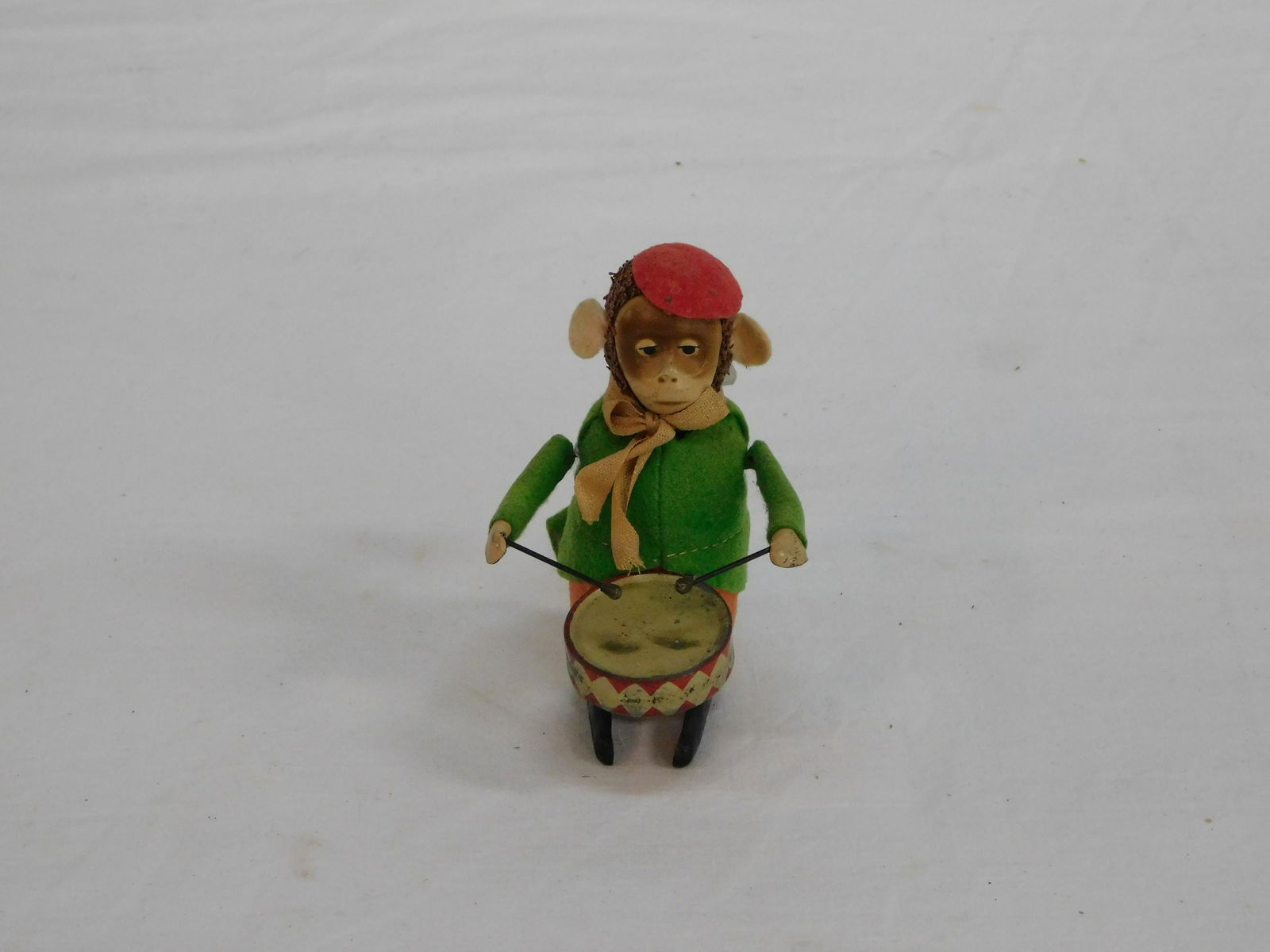 Antique German Schuco Key Wind Monkey Drum Toy: Antique German Schuco Key Wind Monkey playing Drum Toy. Good working condition. Felt Clothing in good condition. Marked on right foot Schuco Patent and left foot Made in Germany. 4.25"H