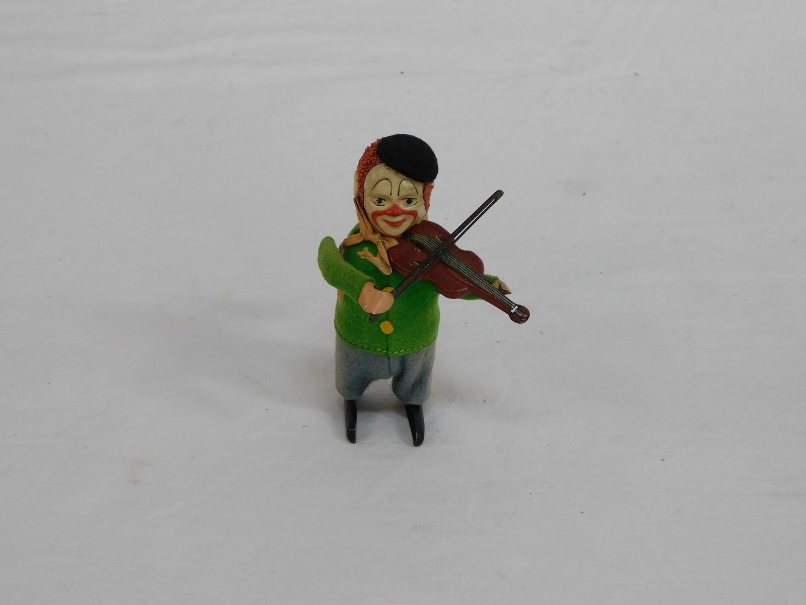 Antique German Schuco Key Wind Clown Violin Toy: Antique German Schuco Key Wind Clown playing Violin Toy. Good working condition. Felt clothing in good condition. Marked on right foot Schuco Patent and left foot Made in Germany. 4.25"H