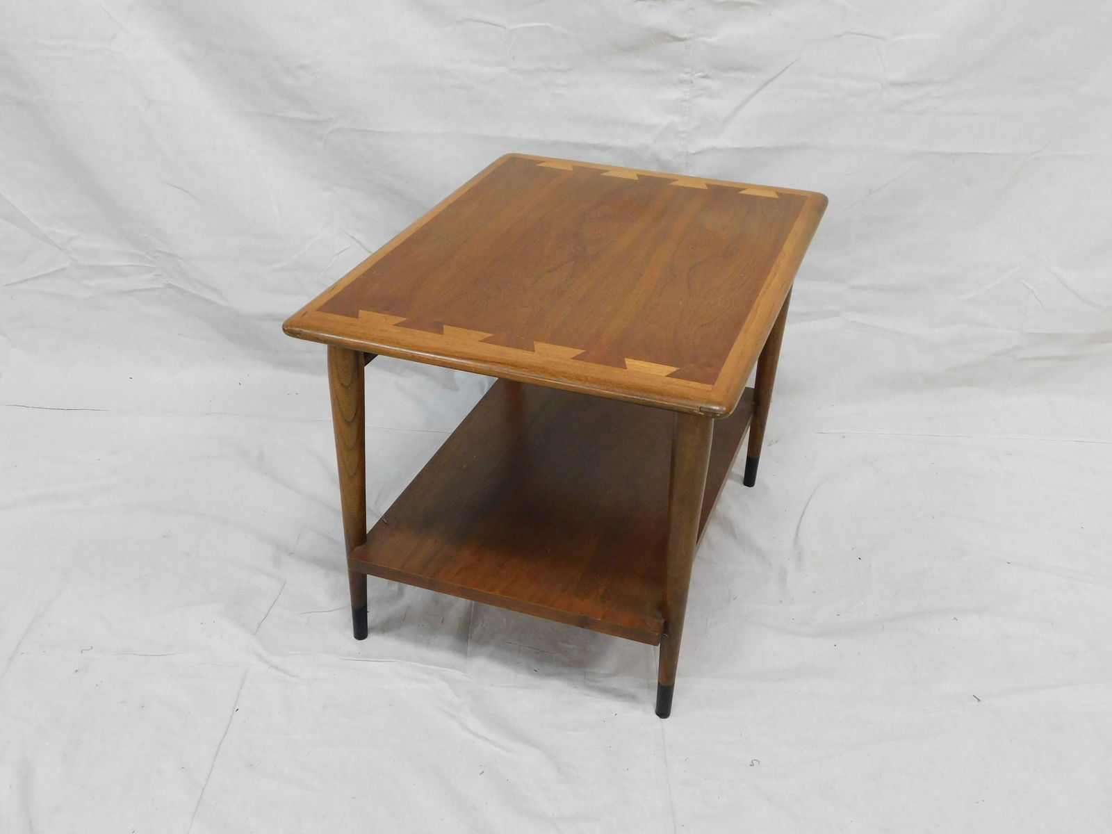 Lane Acclaim Mid Century End Table: Lane Acclaim Mid Century End Table in good condition, Designed by Andre Bus, 20''H x 21.25''W x 28''D