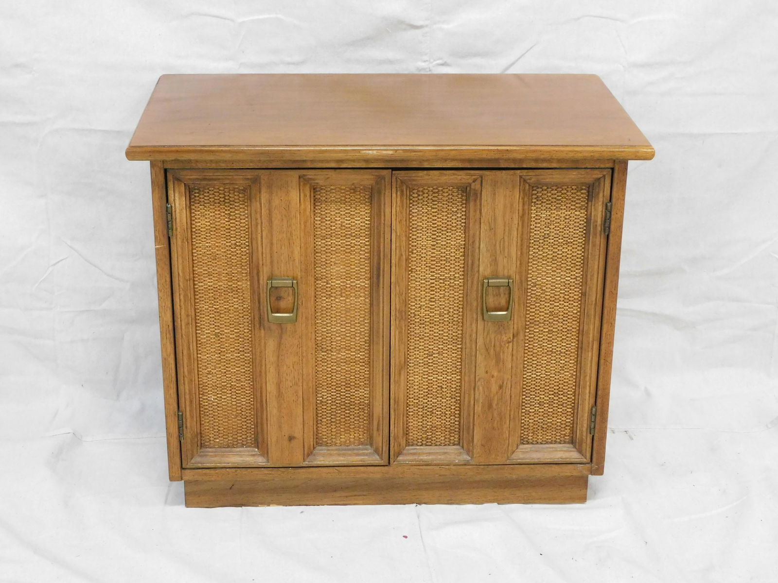 Thomasville Regency Nightstand: Thomasville Regency Nightstand in good condition, One Drawer in Interior, 23''H x 28''W x 16''D