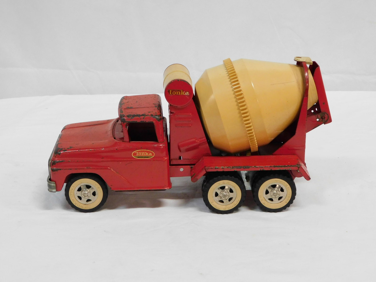 Vintage Tonka Pressed Steel Cement Mixer Truck: Vintage Tonka Pressed Steel Cement Mixer Truck. Missing windshield and lift lever, otherwise good condition with some paint loss and normal scuffs. 16"L