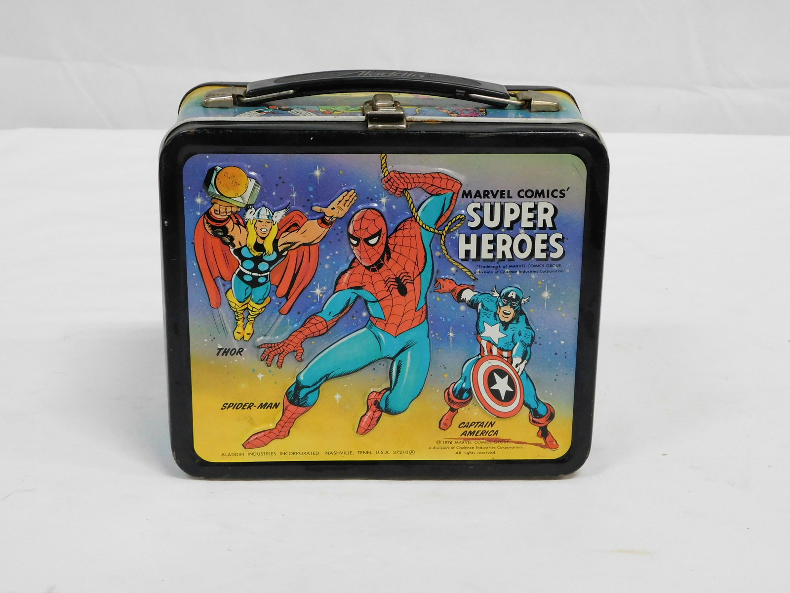 Vintage 1976 Aladdin Super Heroes Metal Lunch Box: Vintage 1976 Aladdin Super Heroes Metal Lunch Box in good condition with normal scuffs and scratches. 6.75"H x 8"L x 4"W