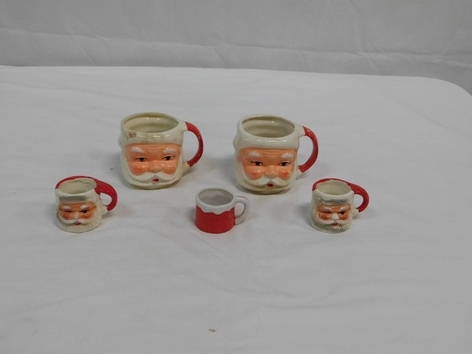 5 Vintage Santa Mugs: 5 Vintage Santa Mugs in good condition.