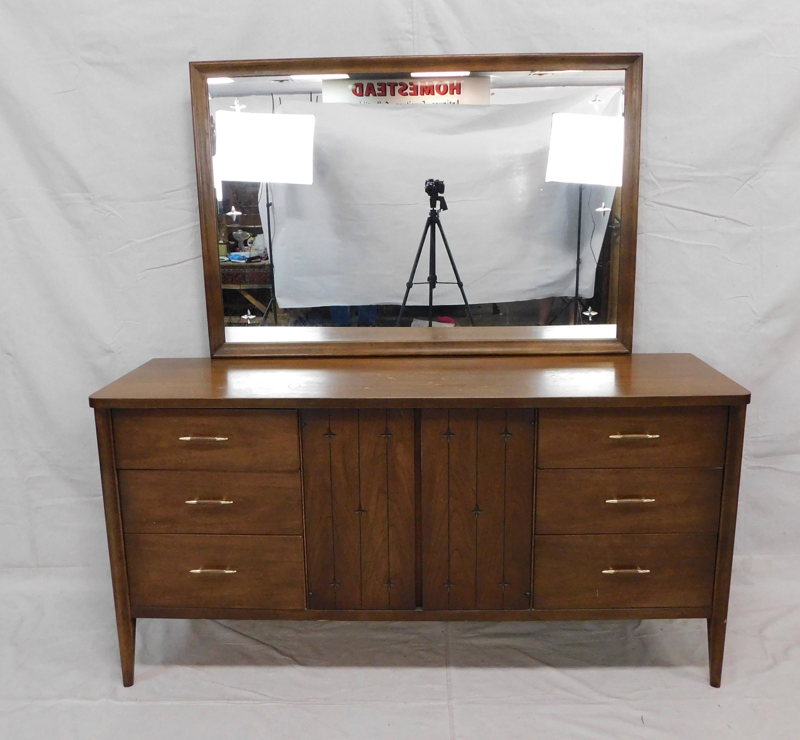 Mid Century Modern Broyhill Saga Dresser w/ Mirror: Mid Century Modern Broyhill Saga Dresser w/ Mirror in good condition, shows some signs of use on top as shown in photos, Walnut Wood, with Original Paper Label in Drawer, Sculpted Star Design in Doors