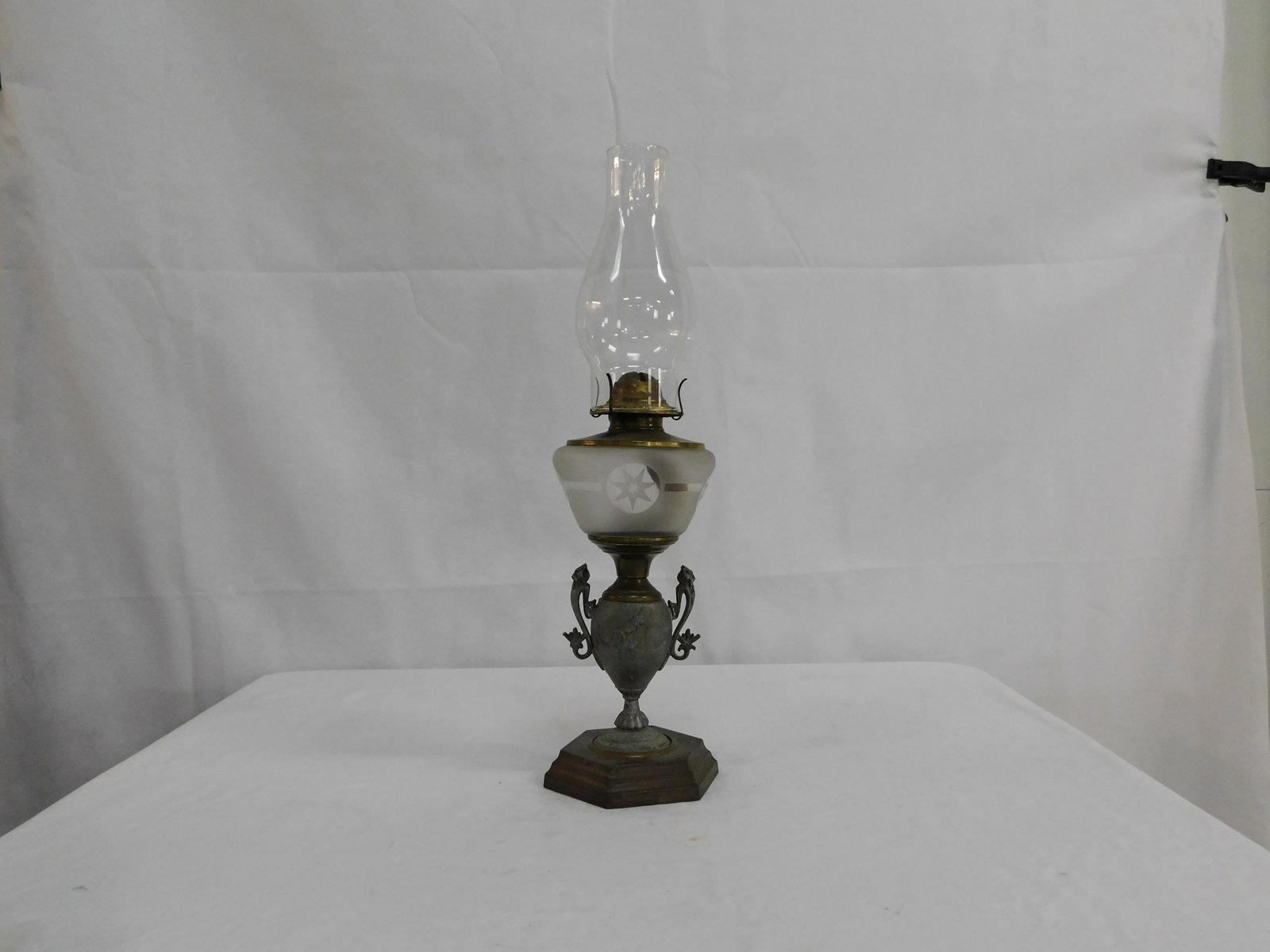 Antique Oil Lamp Etched Star Font Metal Base: Antique Oil Lamp Etched Star Font with a Metal Base with an Eagle Burner. Overall height 20.5" in good condition.