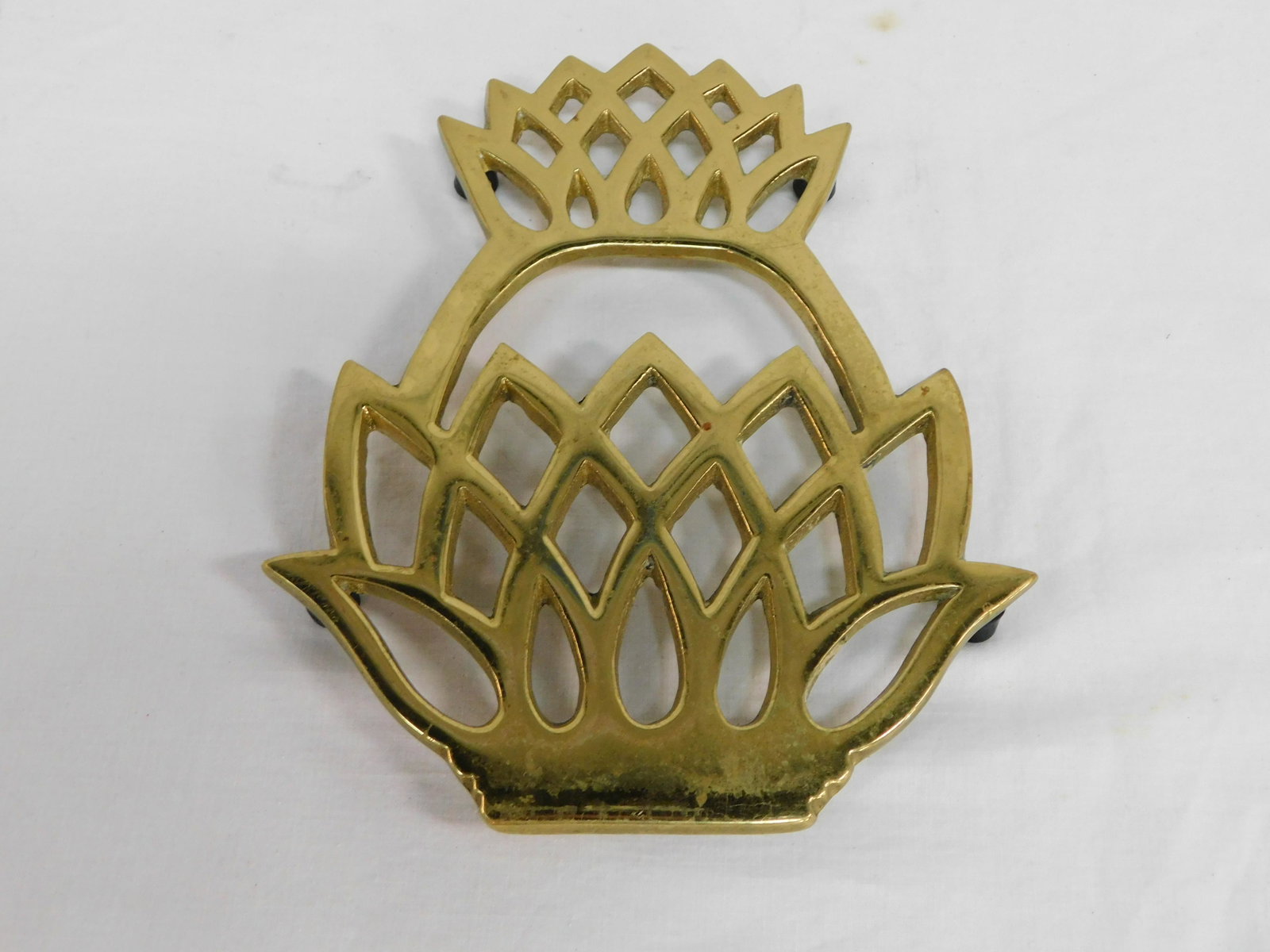 Virginia Metalcrafters 10-46 Brass Trivet: Virginia Metalcrafters 10-46 Brass Trivet Pineapple, in good condition, 6'' x 7''