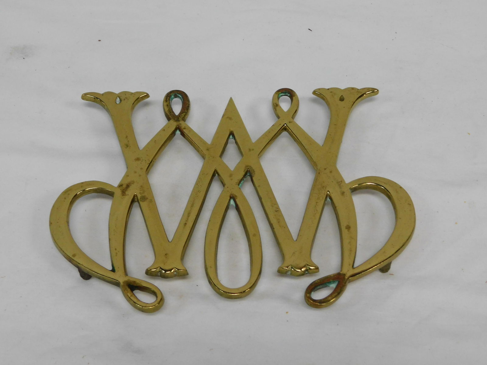 Virginia Metalcrafters CW 10-11 Trivet: Virginia Metalcrafters CW 10-11 Trivet, William and Mary, Williamsburg, 6.5'' x 8''