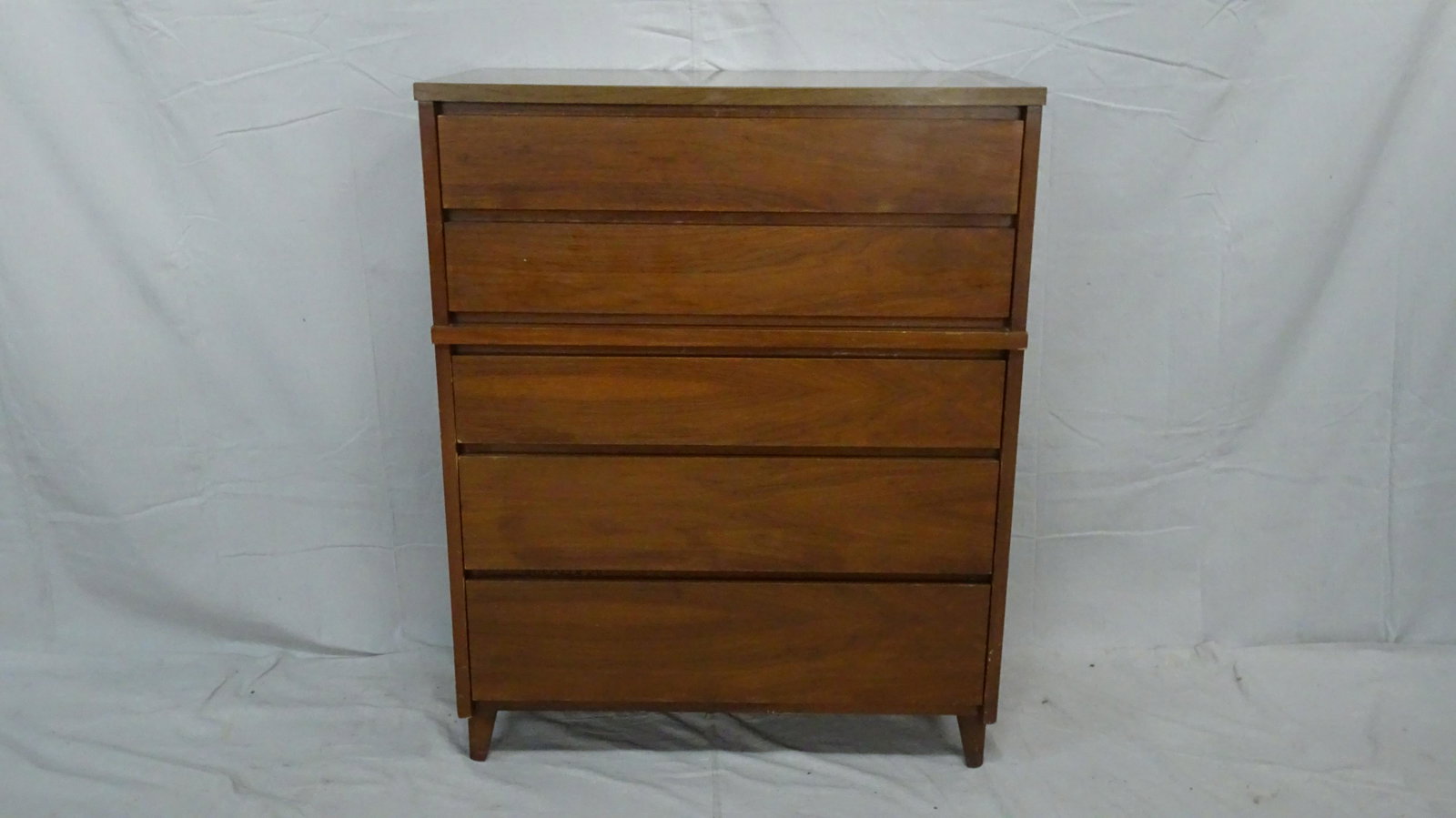 Mid Century Stanley Walnut Chest of Drawers: Mid Century Modern Walnut Chest of Drawers in good condition, by Stanley Furniture, 45.25''H x 36''W x 19.25''D