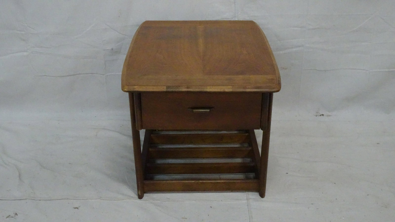 Mid Century Modern Walnut End Table: Mid Century Modern Walnut End Table in good condition, one drawer, 20''H x 22''W x 30.25''D